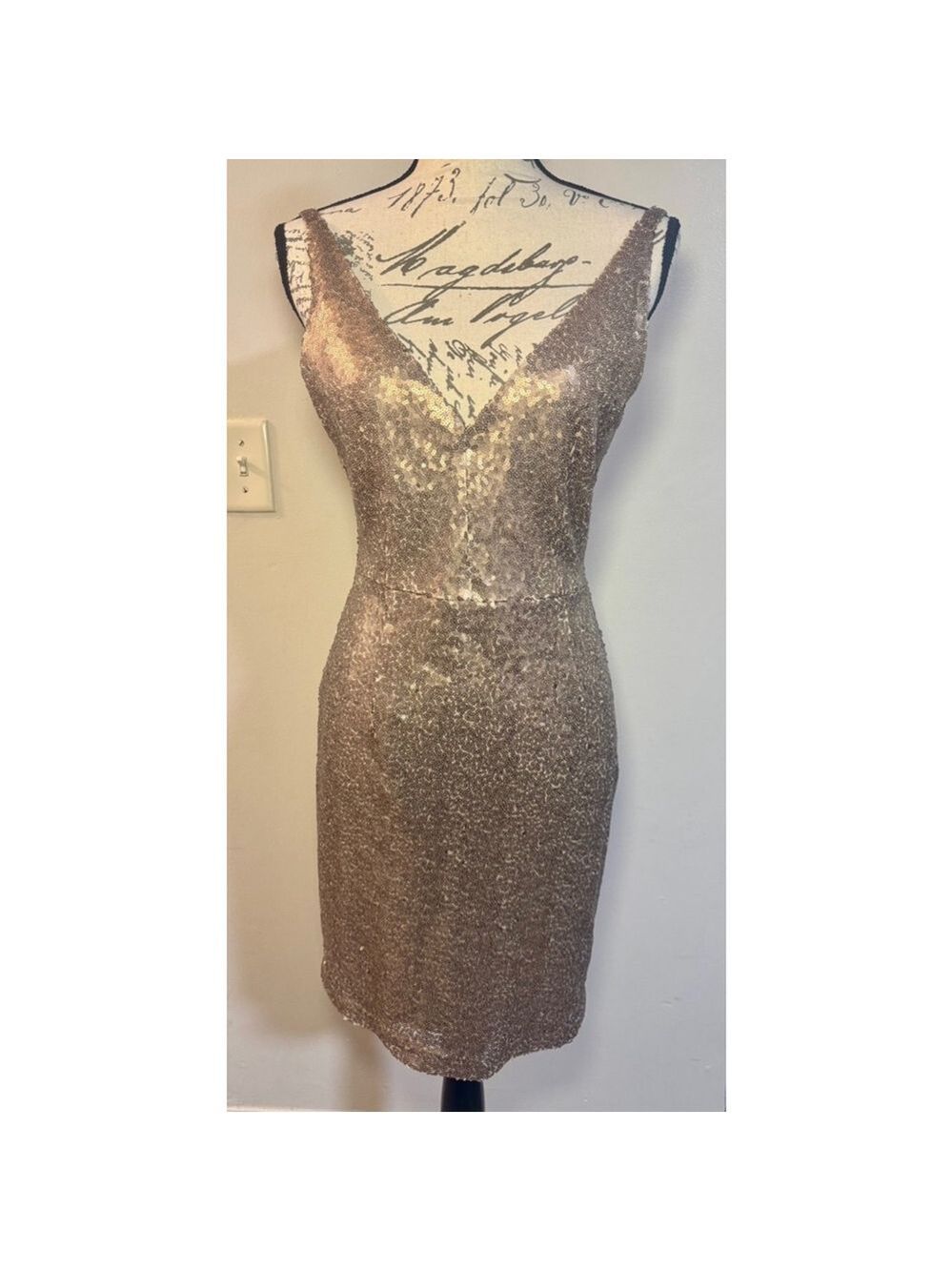 Women's Lulus Gold Sequin V-Neck Cocktail Dress Size M - Picture 2 of 9